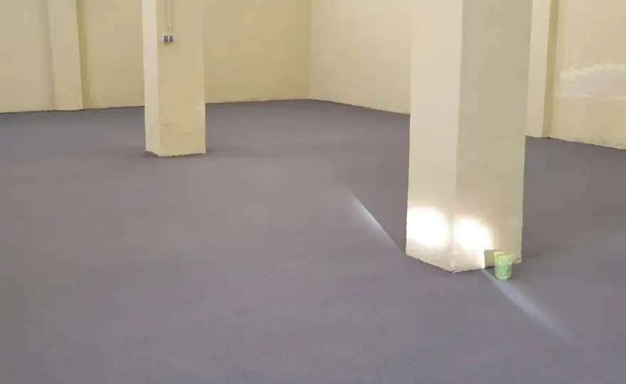 Posadzka betonowa w domu - Zalety, wady, koszty. Czy warto?