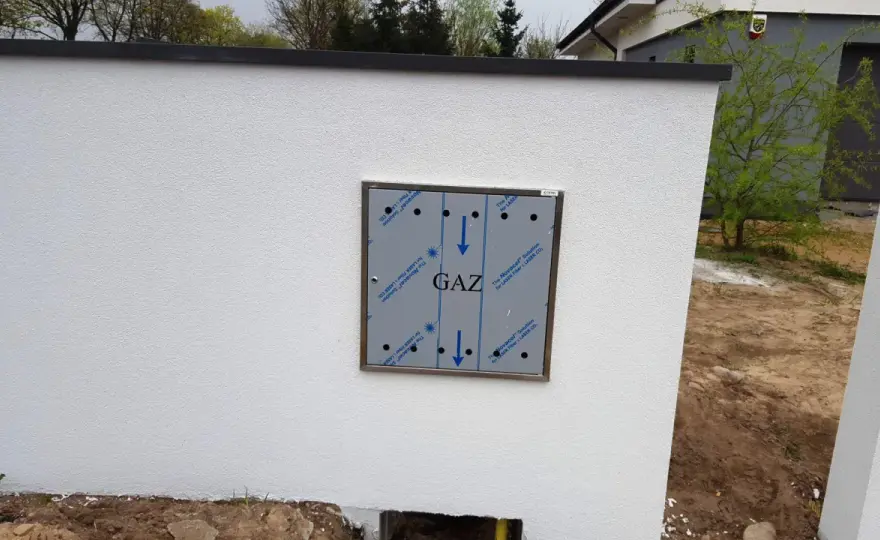 Skrzynka gazowa w ogrodzeniu - decyzja na lata. Jak to zrobić dobrze?