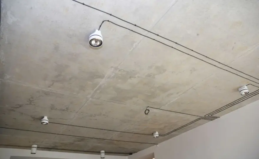 Instalacja elektryczna natynkowa - bez kucia, z efektem WOW