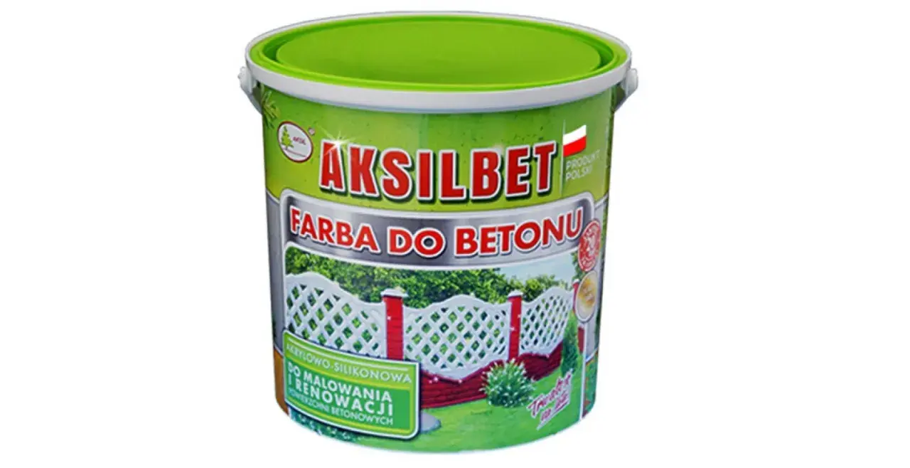 Jaka farba do betonu na zewnątrz? Pojemnik farby Aksamit do malowania i renowacji powierzchni betonowych, z widokiem na biały, ażurowy płotek.