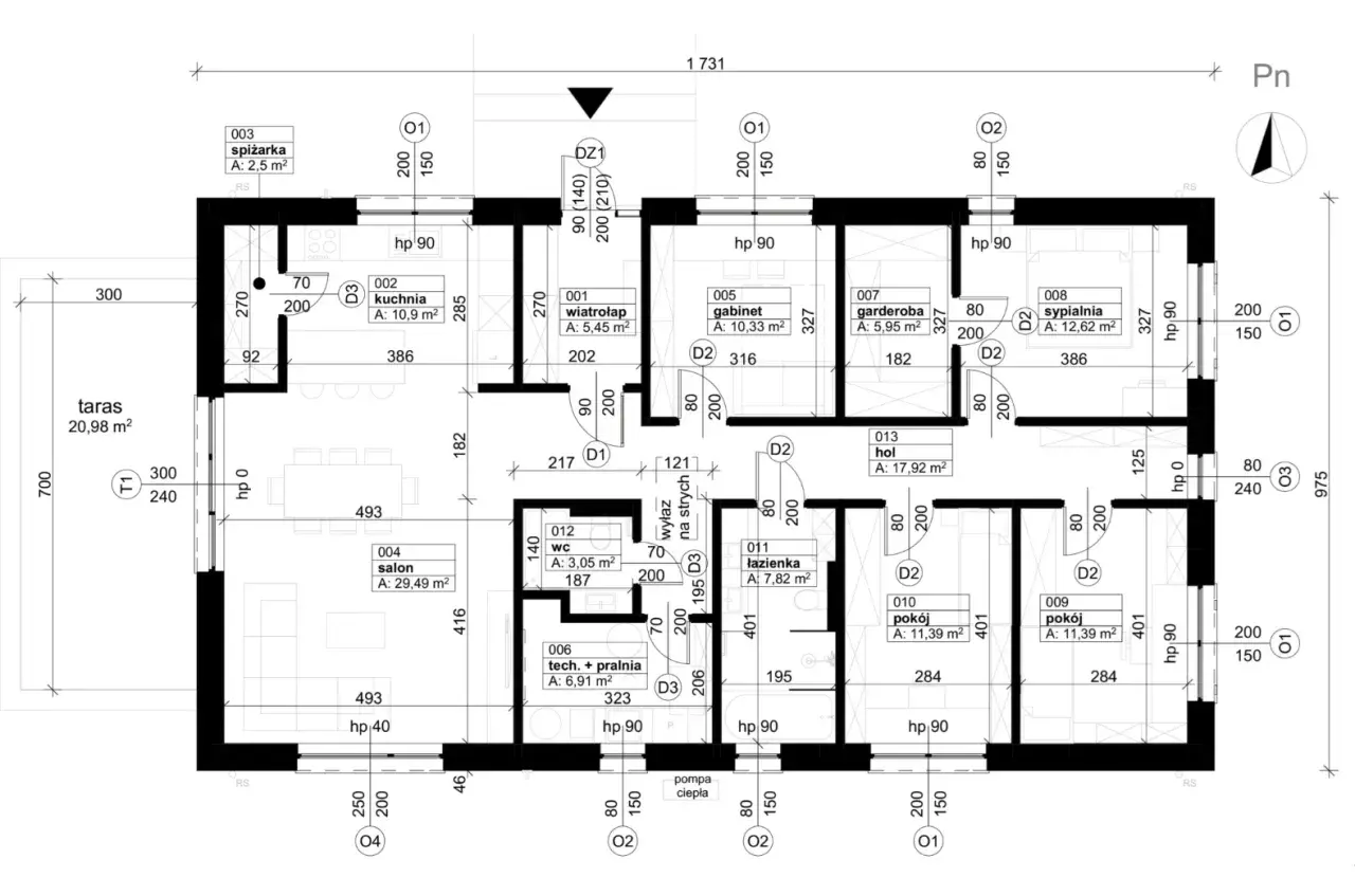 Rzut parteru domu z wymiarami i nazwami pomieszczeń. Plan zawiera salon, kuchnię, sypialnie, łazienkę, co, garderobę, hol, spiżarkę, wiatrołap i taras. Dane te pomogą w oszacowaniu kosztów budowy domu.