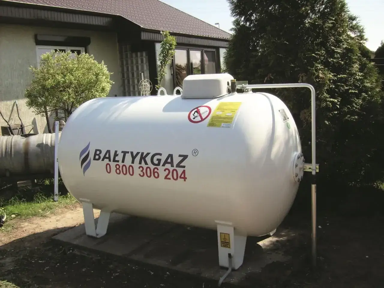 Zbiornik na gaz 2700 litrów od Bałtykgaz. Ile wystarcza? Zależy od zużycia, ale to spora pojemność dla domu.