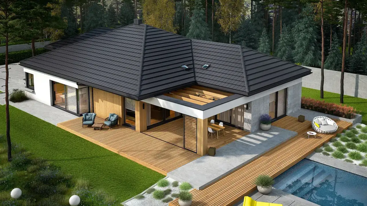 Nowoczesny dom parterowy z basenem i tarasem, jeden z najciekawszych projektów domów parterowych, otoczony zielenią.